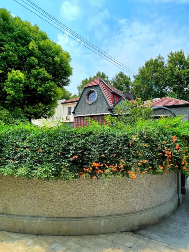 黃浦區(qū)皋蘭路沿街獨棟老洋房,法式風格,三開間朝南